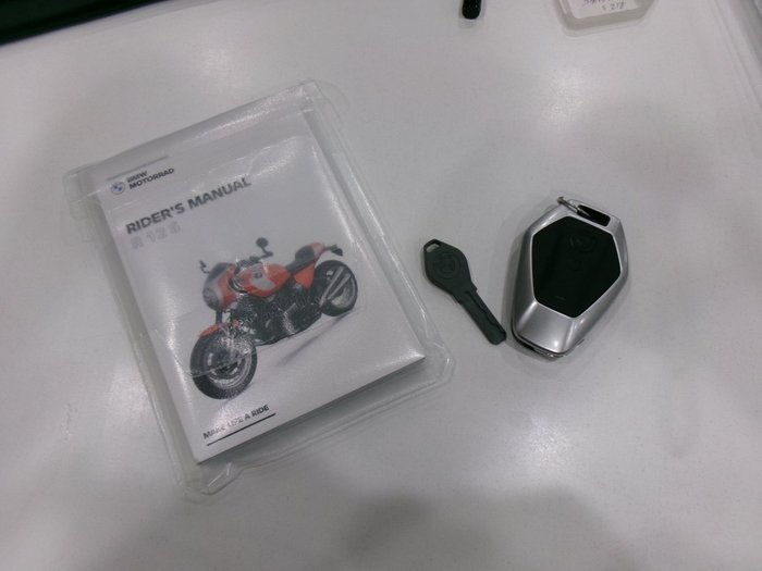 2025 BMW Motorrad 2025 BMW 1170CC R12 S Lava orange metallic. (07-07)