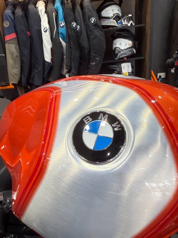 2025 BMW Motorrad 2025 BMW 1170CC R12 S Lava orange metallic. (07-07)