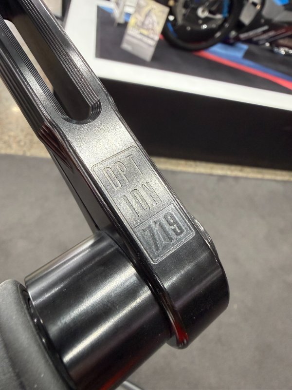 2025 BMW Motorrad R 12 S Lava orange metallic. (07-07)