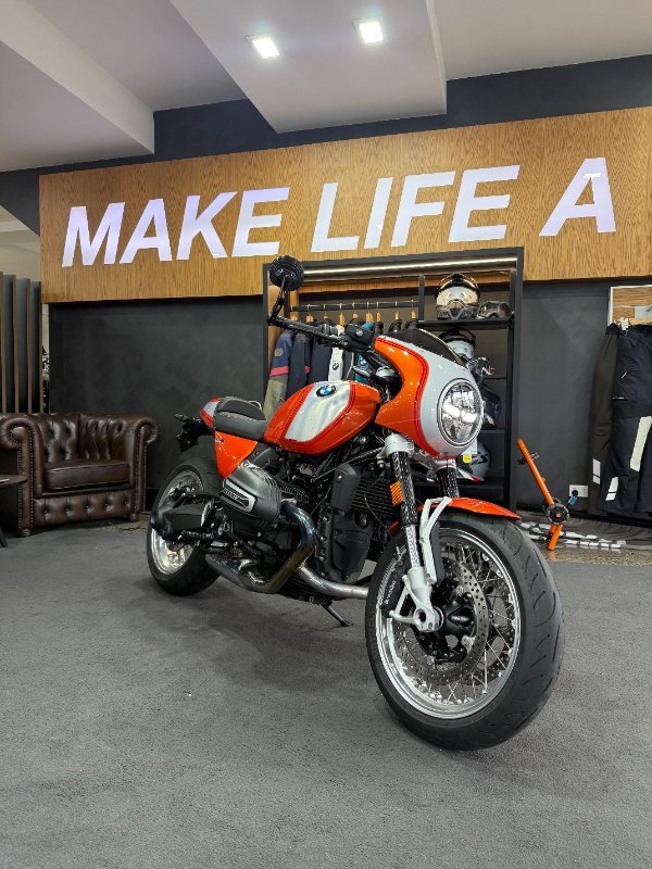 2025 BMW Motorrad 2025 BMW 1170CC R12 S Lava orange metallic. (07-07)