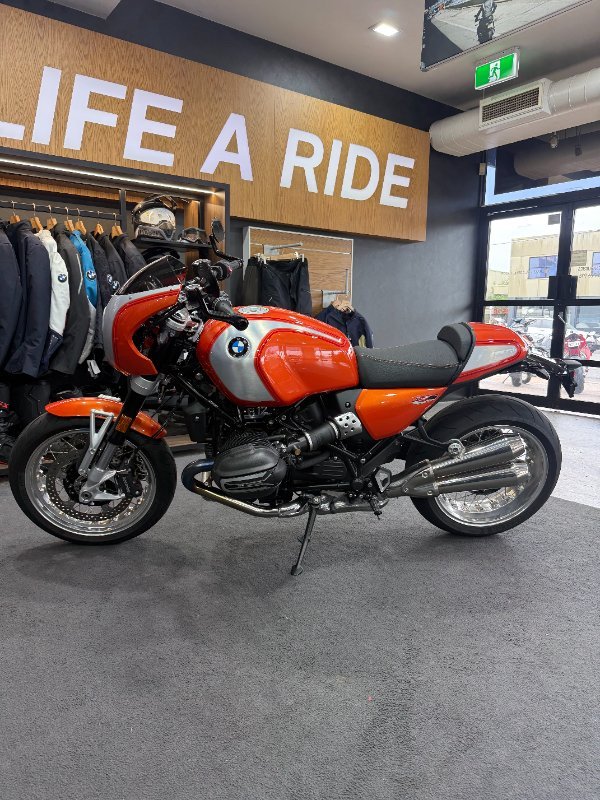 2025 BMW Motorrad 2025 BMW 1170CC R12 S Lava orange metallic. (07-07)