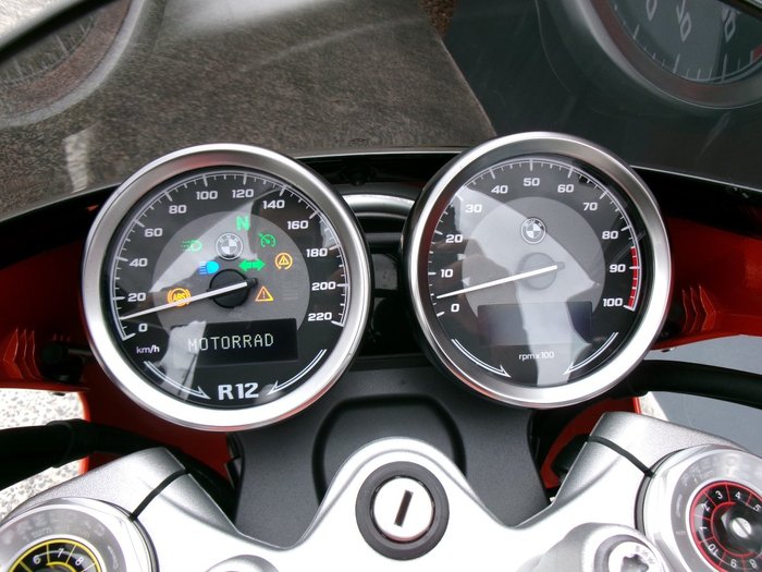 2025 BMW Motorrad 2025 BMW 1170CC R12 S Lava orange metallic. (07-07)