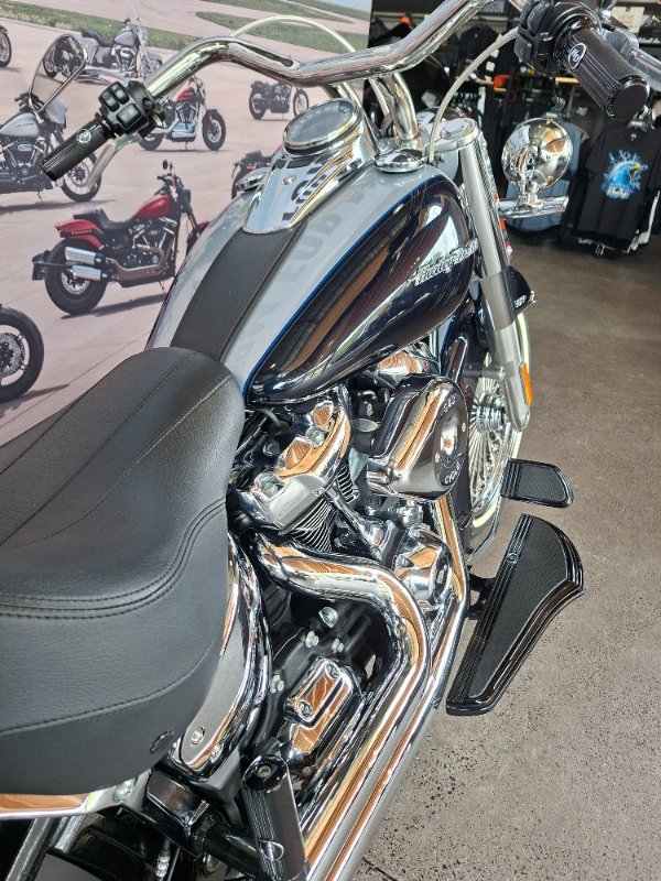 2019 HARLEY-DAVIDSON FLDE DELUXE (107)