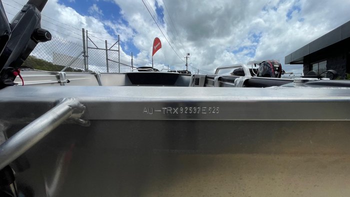 2026 QUINTREX 440 Busta