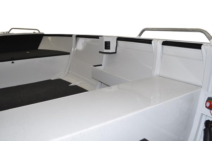 2026 QUINTREX 440 Busta