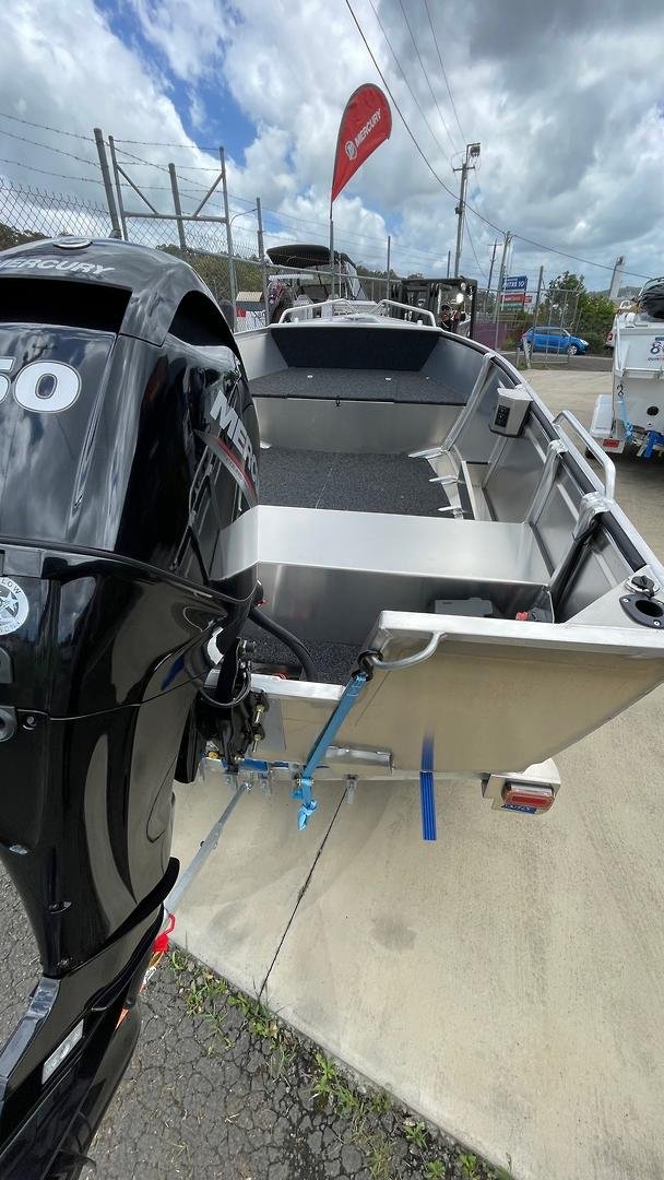 2026 QUINTREX 440 Busta