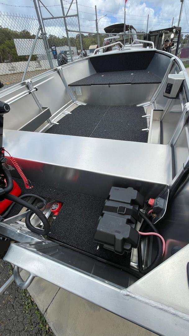 2026 QUINTREX 440 Busta