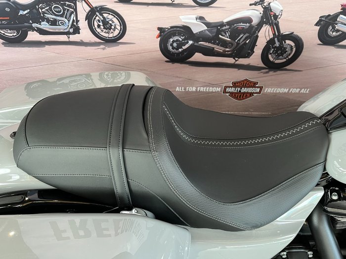 2025 HARLEY-DAVIDSON FLTRX ROAD GLIDE (117)