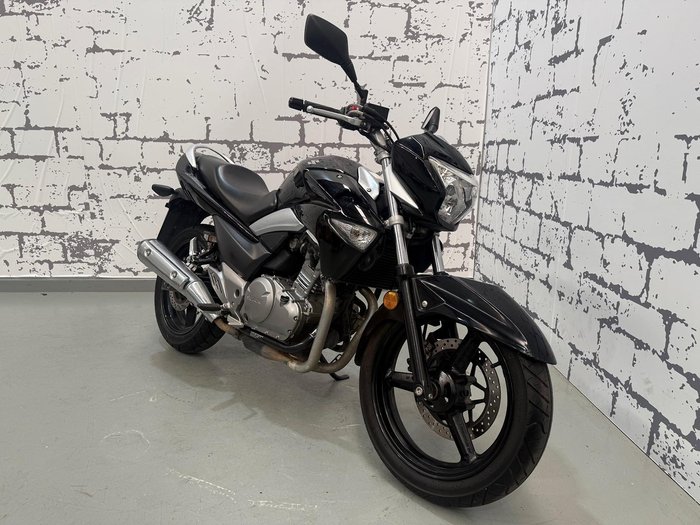 2013 Suzuki Inazuma 250 (GW250) Inazuma Black