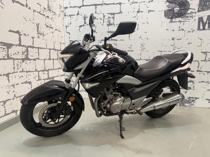 2013 Suzuki Inazuma 250 (GW250) Inazuma Black