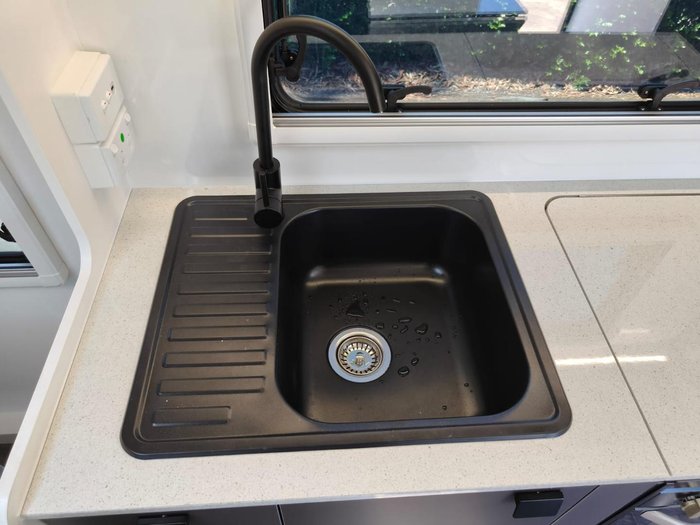 2025 New Age Caravans Manta Ray Mr16er Expedition