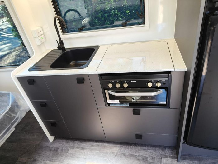 2025 New Age Caravans Manta Ray 16Er Expedition