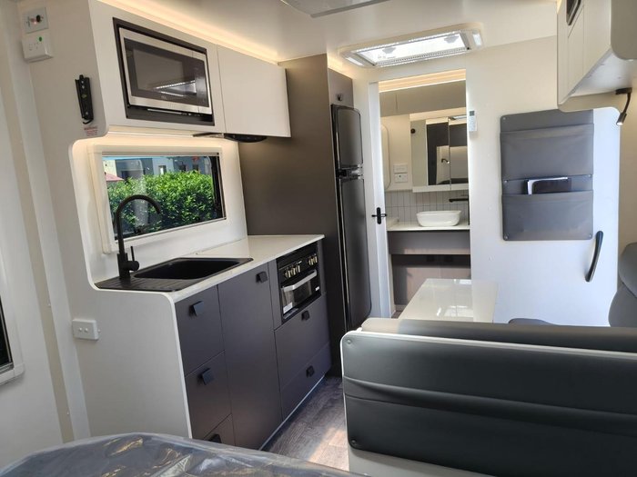 2025 New Age Caravans Manta Ray 16Er Expedition