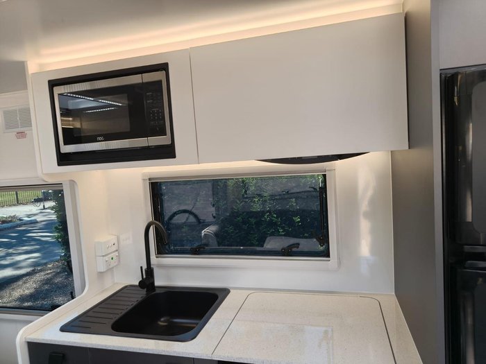 2025 New Age Caravans Manta Ray Mr16er Expedition