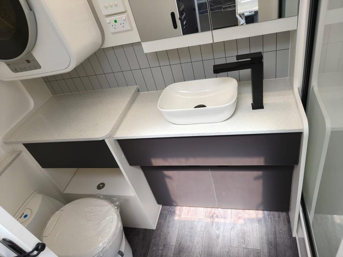 2025 New Age Caravans Manta Ray Mr16er Expedition