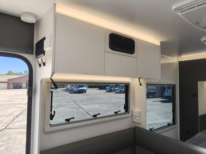 2025 New Age Caravans Manta Ray 16Er Expedition