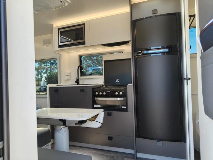 2025 New Age Caravans Manta Ray Mr16er Expedition