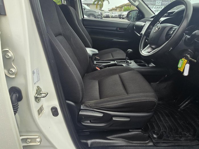 2022 Toyota Hilux SR