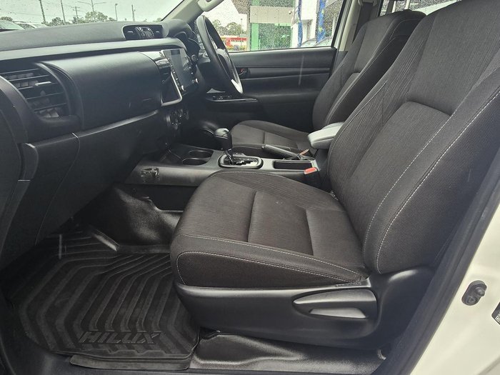 2022 Toyota Hilux SR