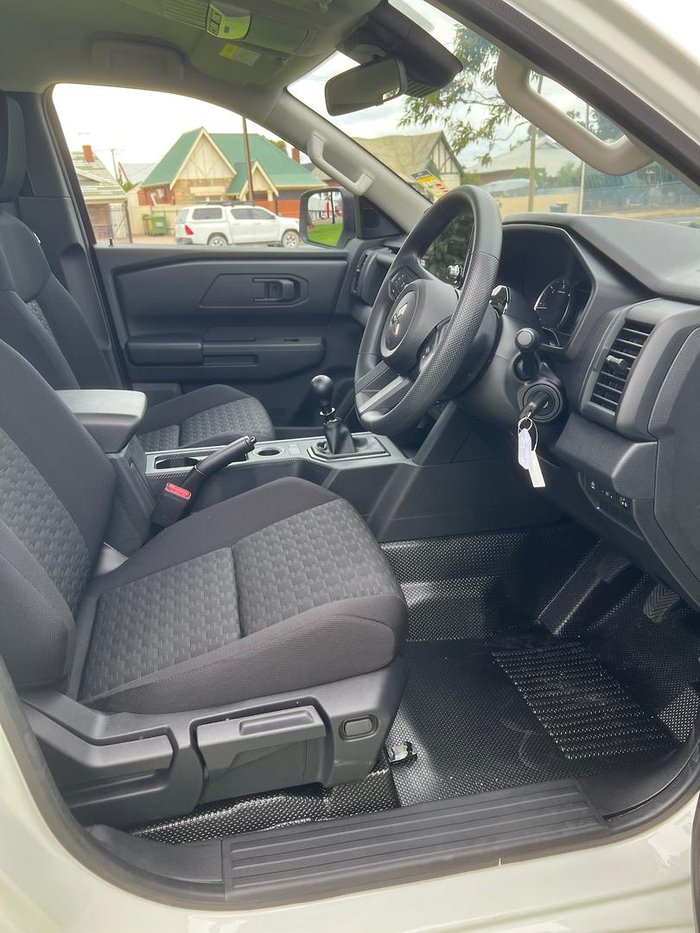 2025 Mitsubishi Triton GLX MV MY25 4x2 White