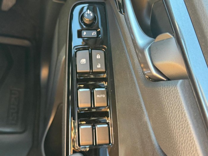 2025 Isuzu D-MAX X-TERRAIN