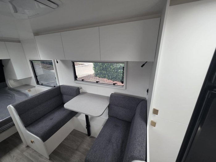 2025 New Age Caravans Manta Ray Mr19er Expedition