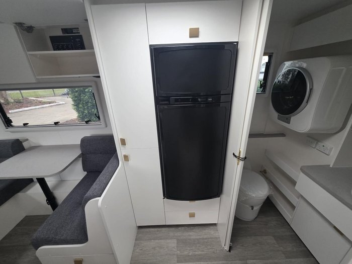 2025 New Age Caravans Manta Ray Mr19er Expedition