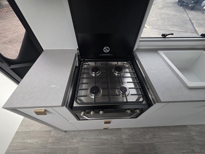 2025 New Age Caravans Manta Ray Mr19er Expedition