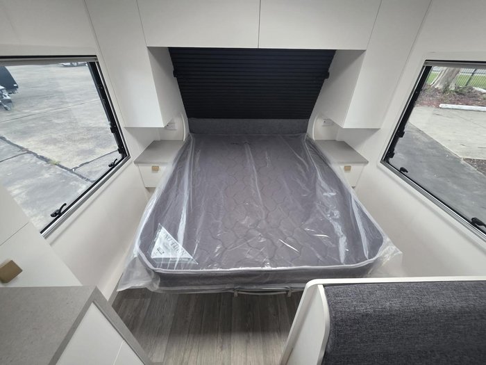 2025 New Age Caravans Manta Ray Mr19er Expedition
