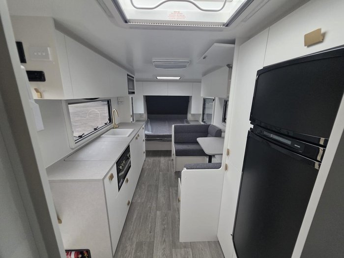 2025 New Age Caravans Manta Ray Mr19er Expedition