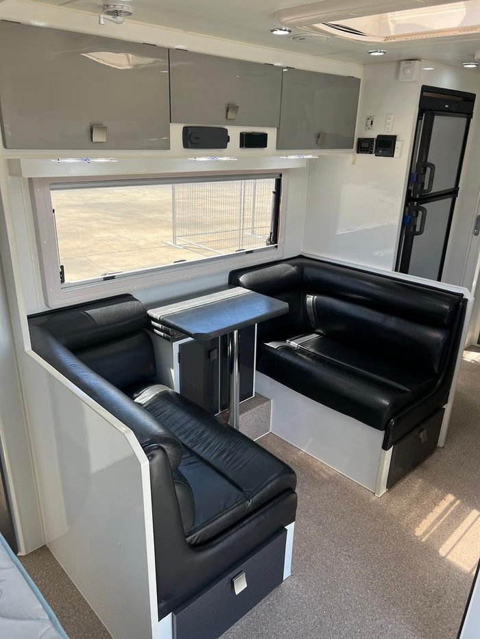 2014 Traveller Graceland 21'6''