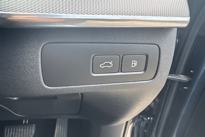 2023 Volvo XC90 Recharge Ultimate T8 Plug-In Hybrid