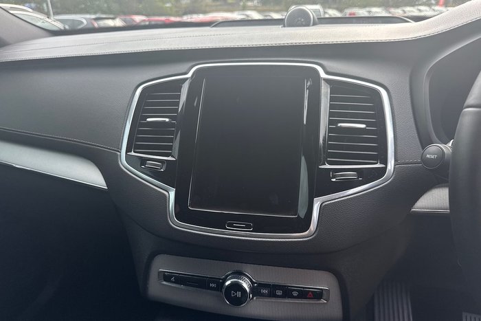 2023 Volvo XC90 Recharge Ultimate T8 Plug-In Hybrid