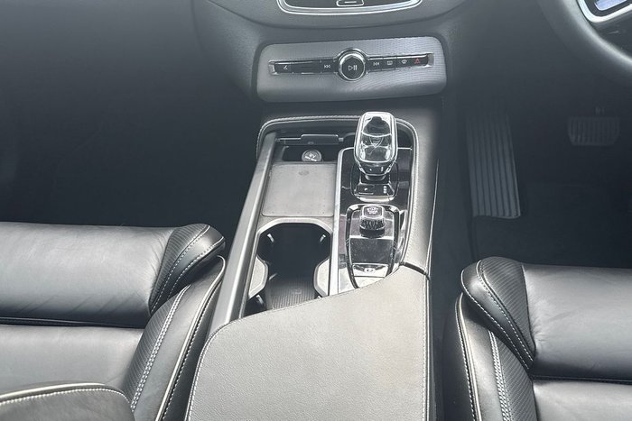 2023 Volvo XC90 Recharge Ultimate T8 Plug-In Hybrid