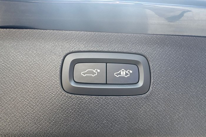 2023 Volvo XC90 Recharge Ultimate T8 Plug-In Hybrid