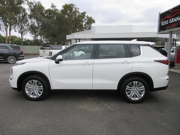 2025 Mitsubishi Outlander ES