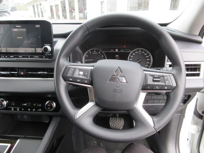 2025 Mitsubishi Outlander ES