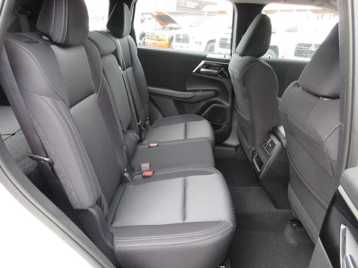 2025 Mitsubishi Outlander ES