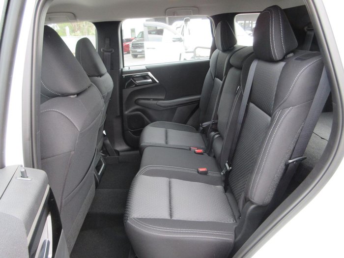 2025 Mitsubishi Outlander ES