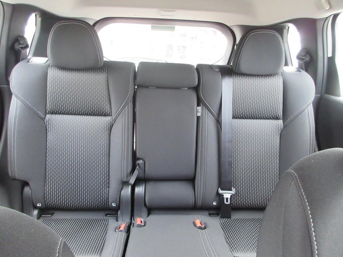 2025 Mitsubishi Outlander ES