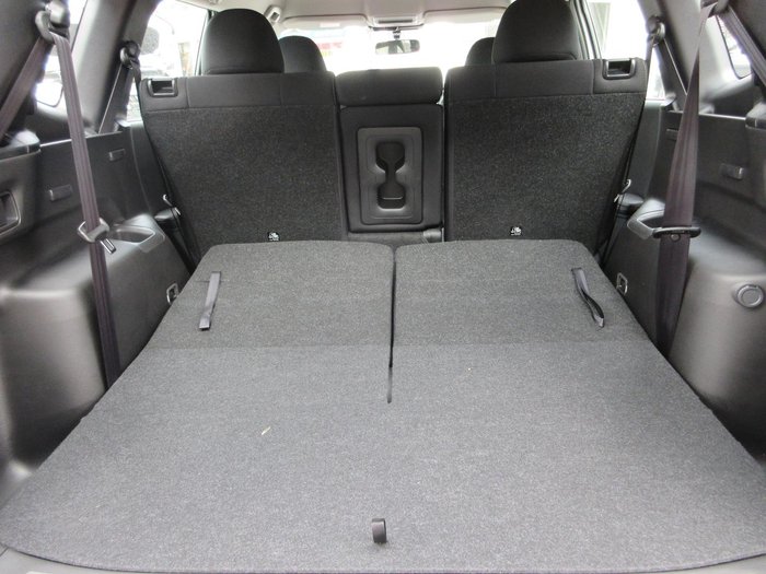 2025 Mitsubishi Outlander ES