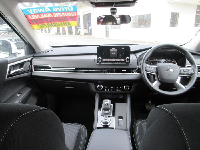 2025 Mitsubishi Outlander ES