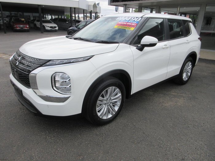 2025 Mitsubishi Outlander ES