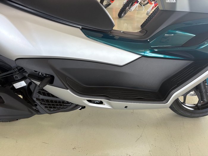 2025 CFMOTO 2025 CF Moto 150CC 150SC Scooter Space Silver