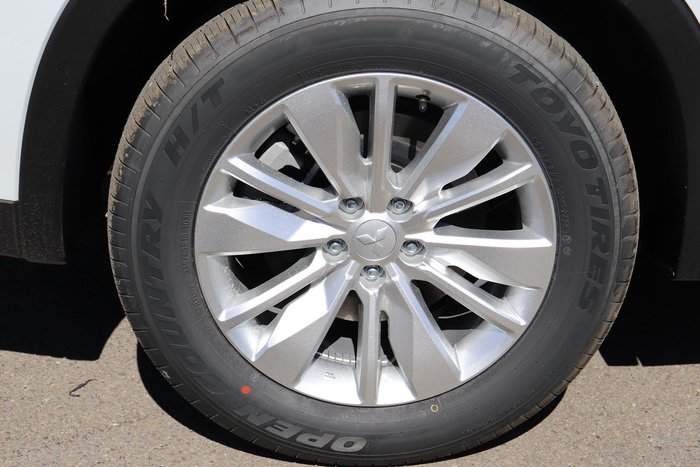 2025 Mitsubishi Outlander ES