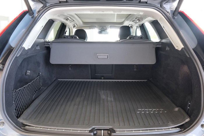 2023 Volvo XC60 Recharge Ultimate T8 Plug-In Hybrid