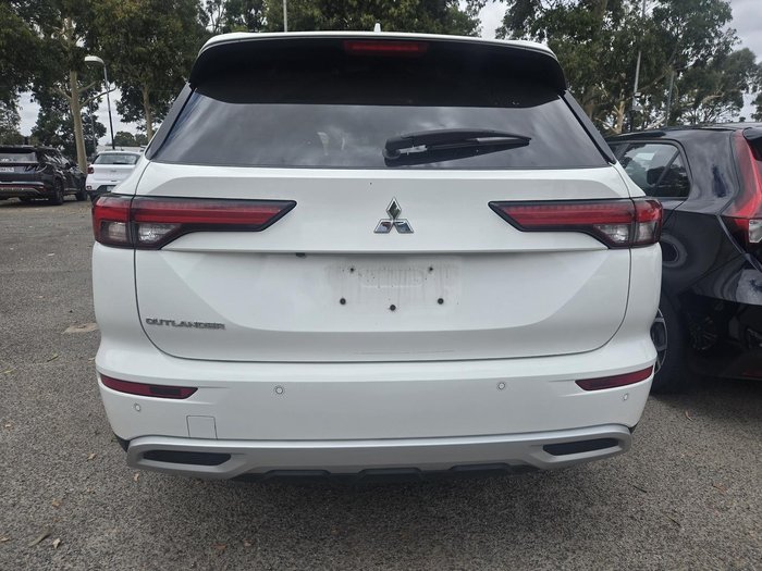 2024 Mitsubishi Outlander LS