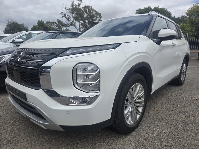 2024 Mitsubishi Outlander LS