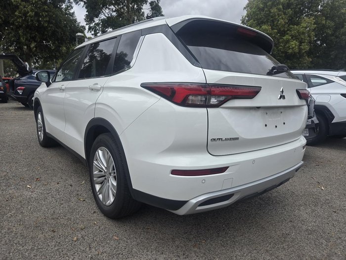 2024 Mitsubishi Outlander LS