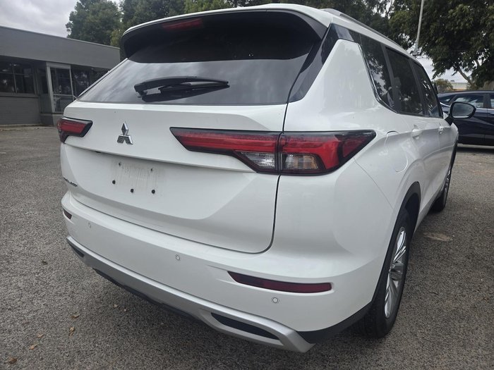 2024 Mitsubishi Outlander LS